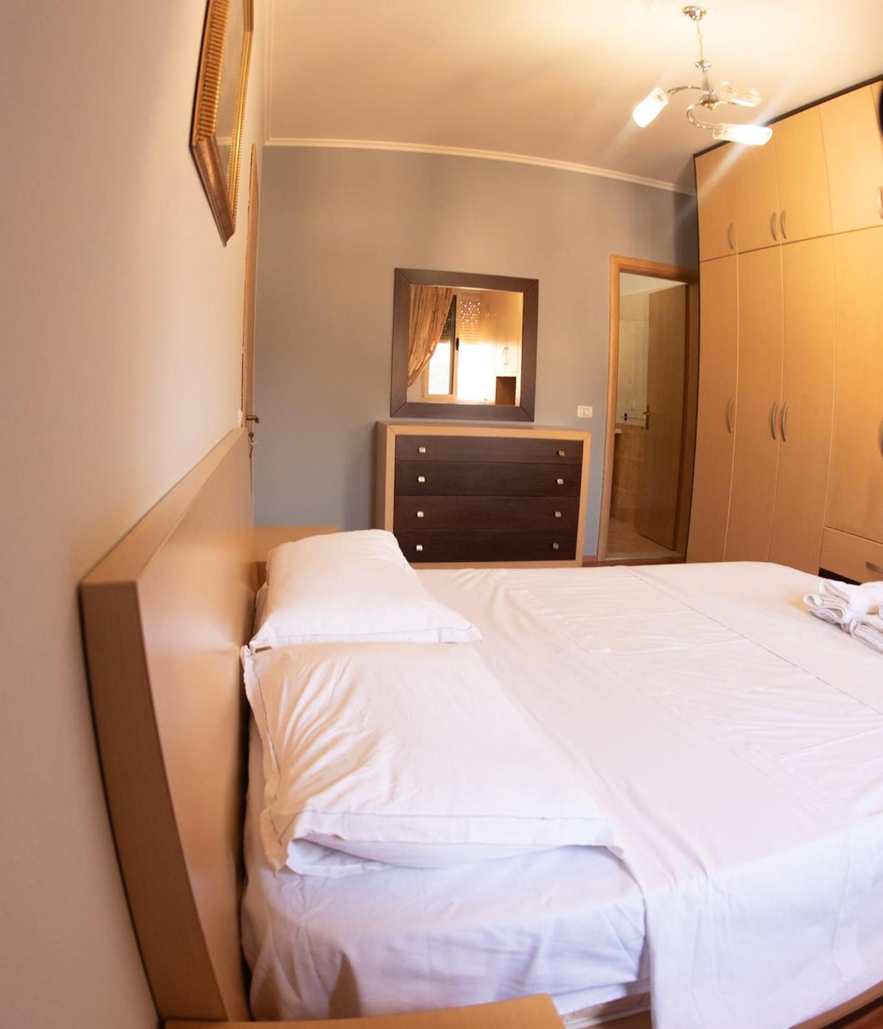 Apartament Egzoni City Center Apartman Berat Kültér fotó
